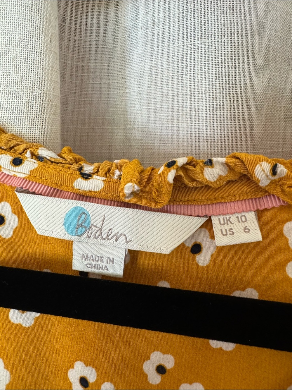 Boden Angelica Daisy Yellow Floral Flutter Sleeve Blouse Size 6 - Picture 4 of 7